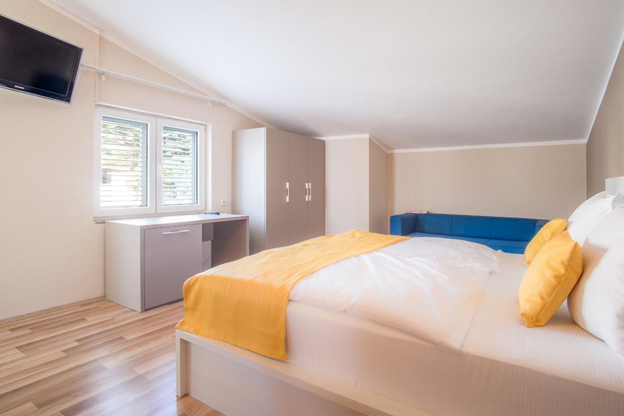 Rooms Nadia Stara Baška Стая снимка