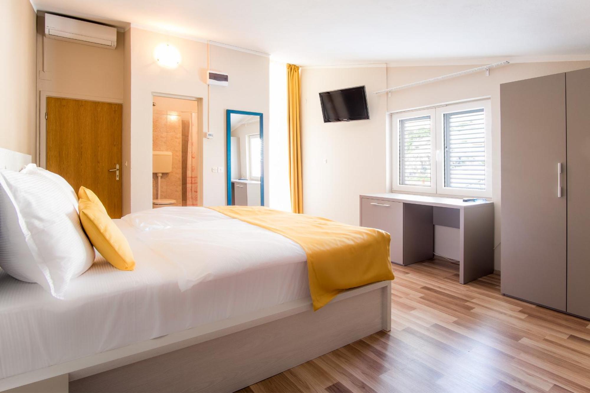 Rooms Nadia Stara Baška Стая снимка